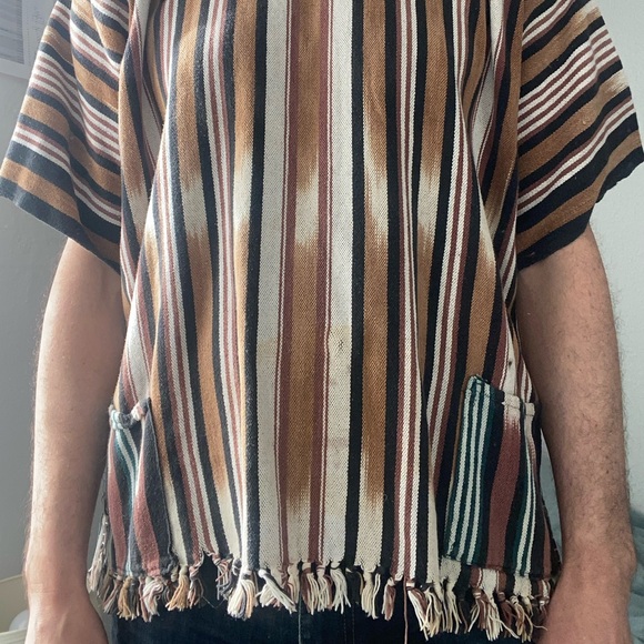 Mint condition cotton pull over, two pockets and fringe on the bottom. Large - Picture 4 of 4